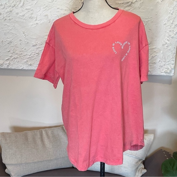 Aerie Women's Coral Love Is Love Living In Tshirt Relaxed Fit Cotton Sz M NWT - Picture 1 of 8